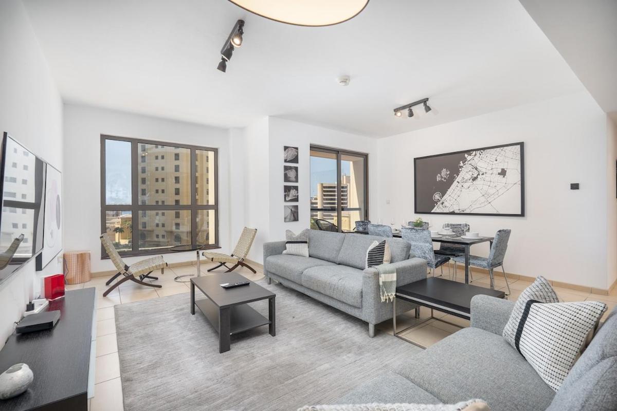 Apartment Spacious 4br In Jbr - Walking Distance To *